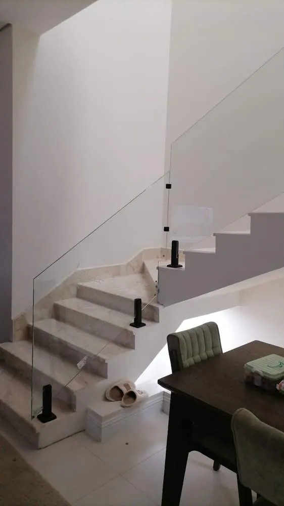 زجاج سكوريت من أعمال الخبراء للزجاج
