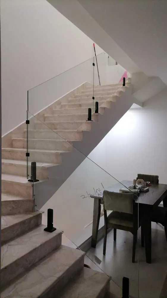 زجاج سكوريت من أعمال الخبراء للزجاج