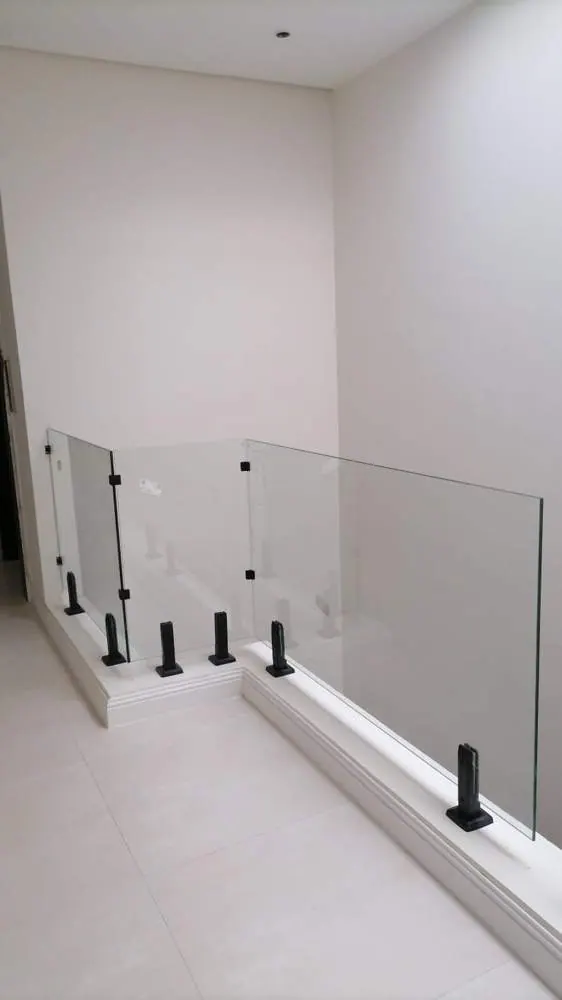 زجاج سكوريت من أعمال الخبراء للزجاج