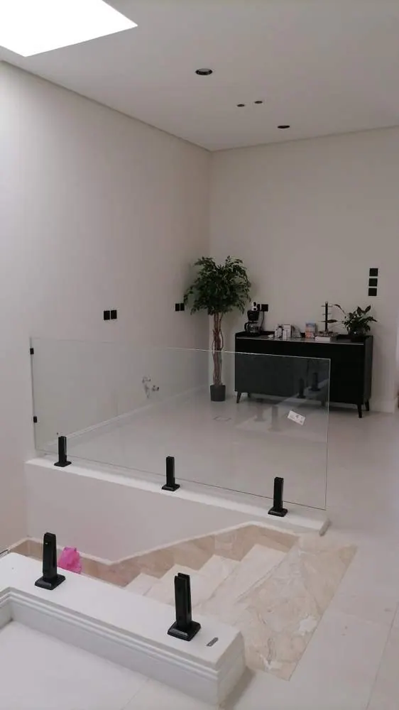 زجاج سكوريت من أعمال الخبراء للزجاج