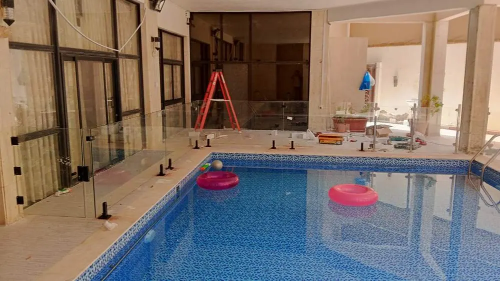 زجاج سكوريت من أعمال الخبراء للزجاج