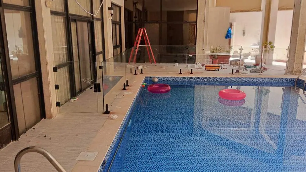 زجاج سكوريت من أعمال الخبراء للزجاج