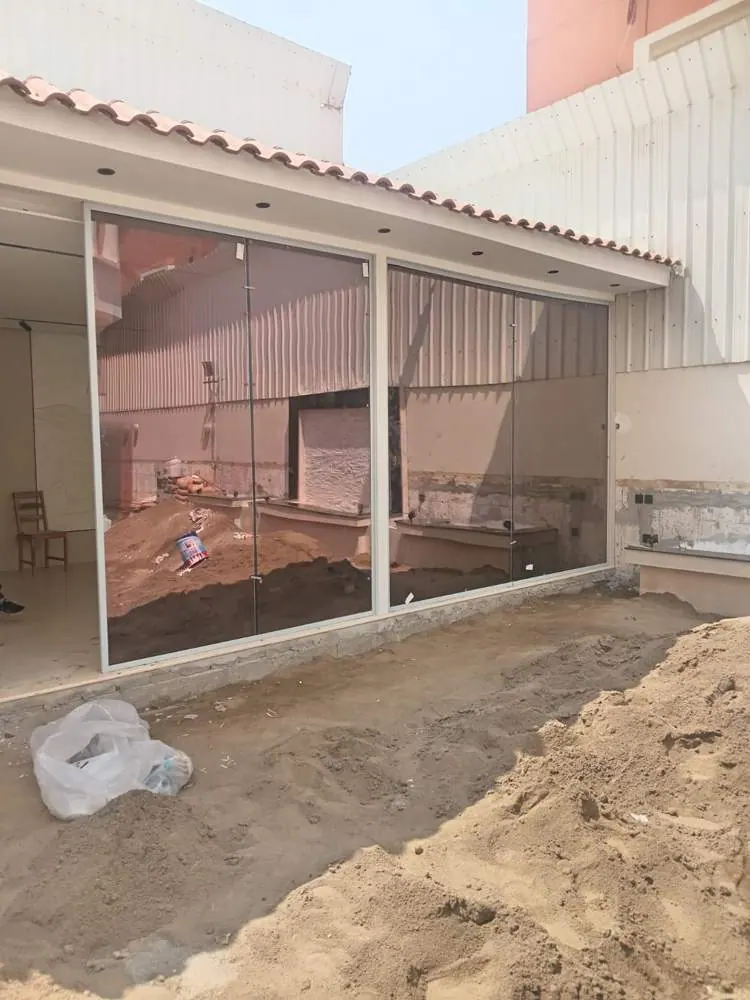زجاج سكوريت من أعمال الخبراء للزجاج